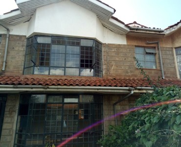 Townhouses to rent in Langata