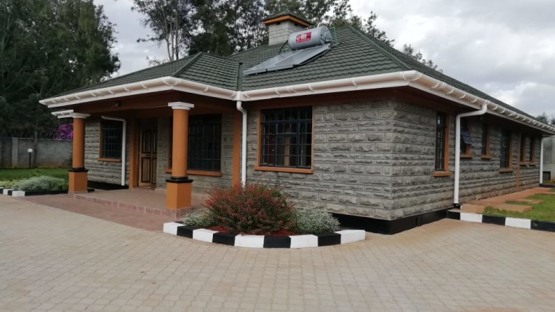 3 Bedroom with Dsq Bungalow, Karen Plains