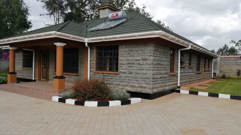 3 Bedroom with Dsq Bungalow, Karen Plains