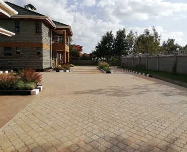 3 Bedroom with Dsq Bungalow, Karen Plains