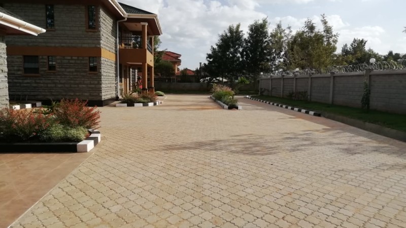 3 Bedroom with Dsq Bungalow, Karen Plains