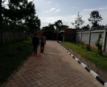3 Bedroom with Dsq Bungalow, Karen Plains